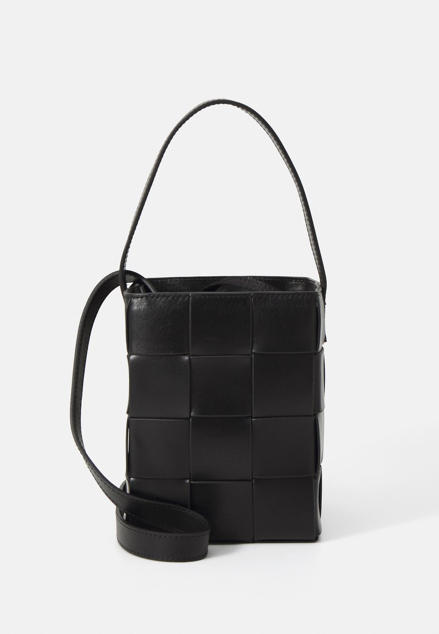 Сумка Loeffler Randall LAITH WIDE HANDLE, Black
Сумка Loeffler Randall LAITH WIDE HANDLE, Black