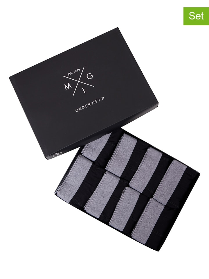 MG-1 Комплект из 8 штук: боксерские трусы черного цвета
MG-1 Комплект из 8 штук: боксерские трусы черного цвета