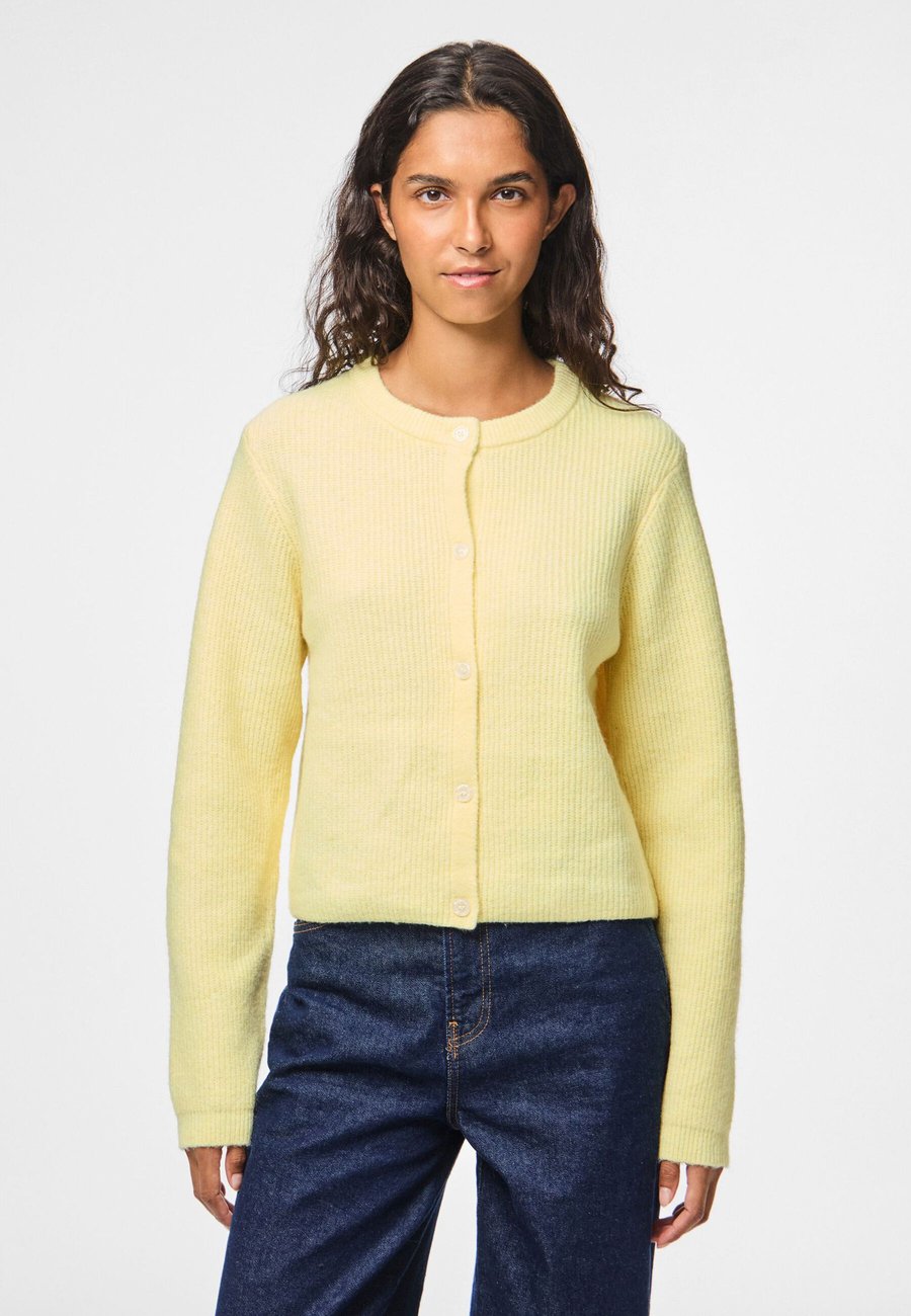 Кардиган Pieces PCSILLY O NECK CARDIGAN, Pale Banana/Light Yellow
Кардиган Pieces PCSILLY O NECK CARDIGAN, Pale Banana/Light Yellow