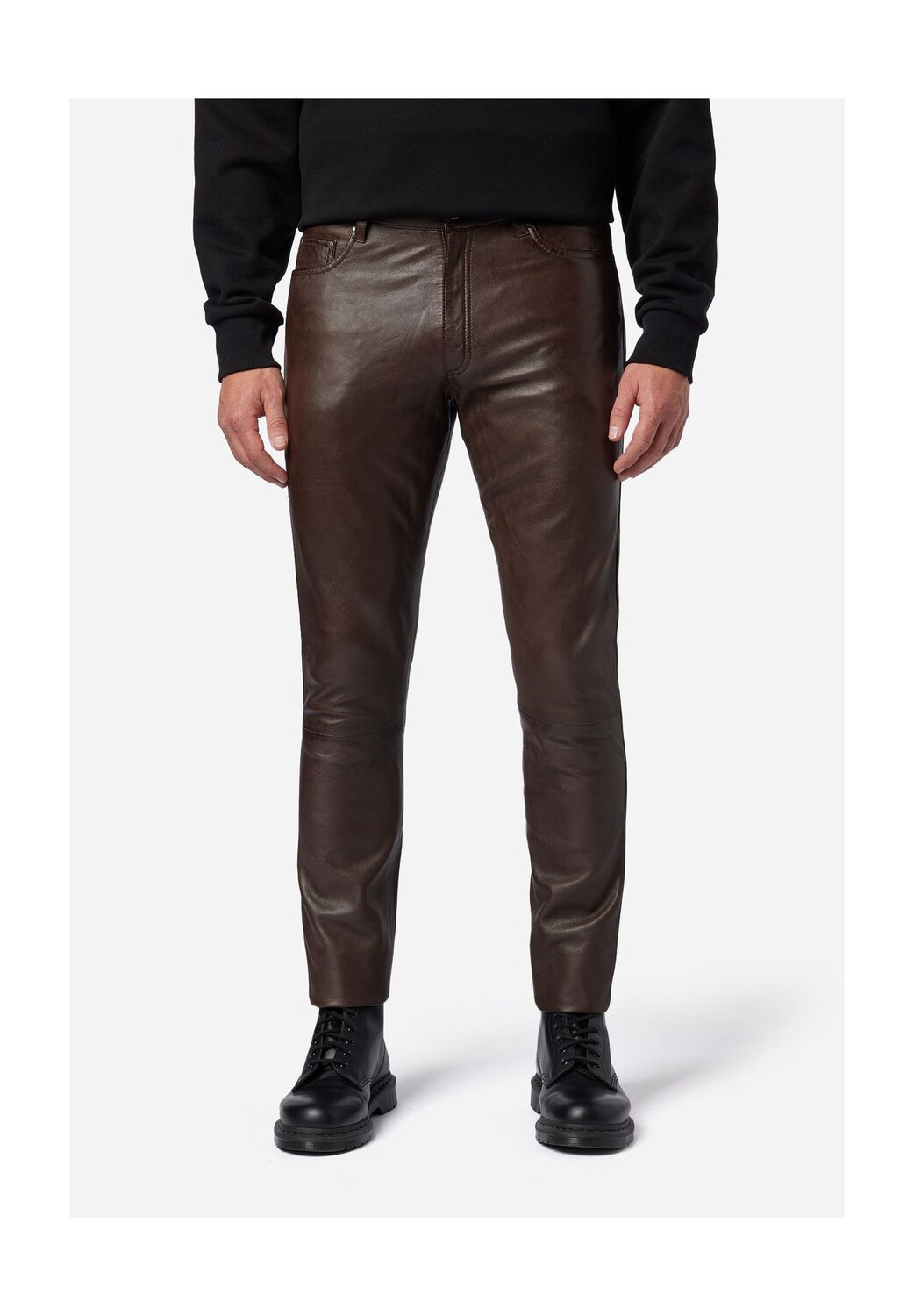 Мужские кожаные брюки приталенного кроя, кожаные брюки с 5 карманами из кожи ягненка - приталенный крой RICANO, цвет Braun Weite Zoll
Мужские кожаные брюки приталенного кроя, кожаные брюки с 5 карманами из кожи ягненка - приталенный крой RICANO, цвет Braun Weite Zoll