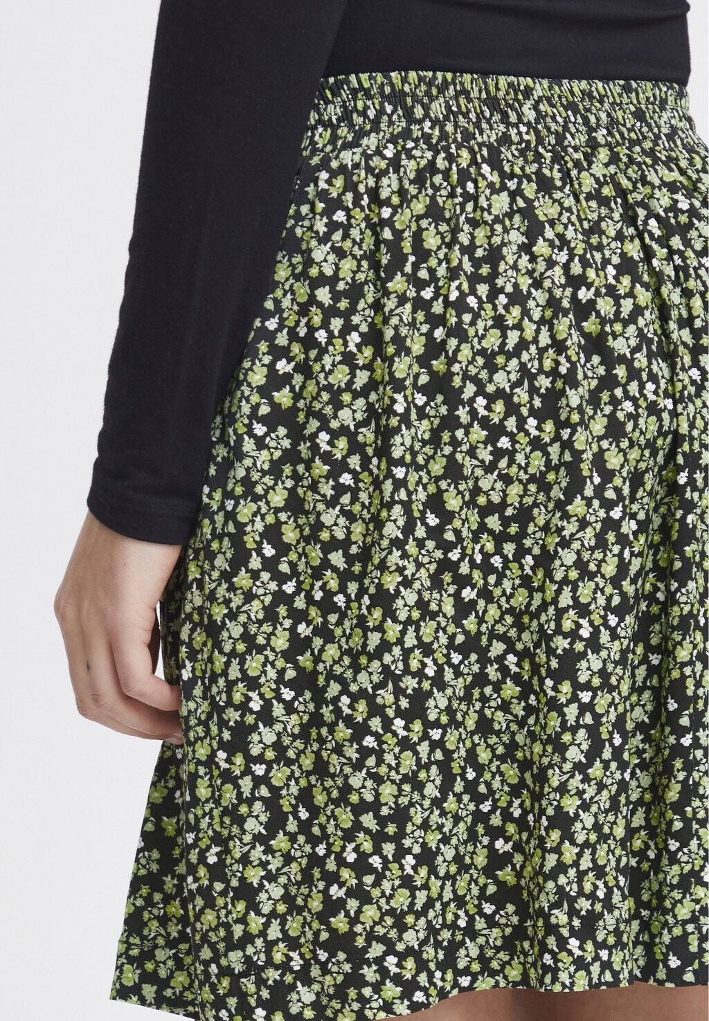 Мини-юбка ICHI, еловый цветок aop
Мини-юбка ICHI, еловый цветок aop