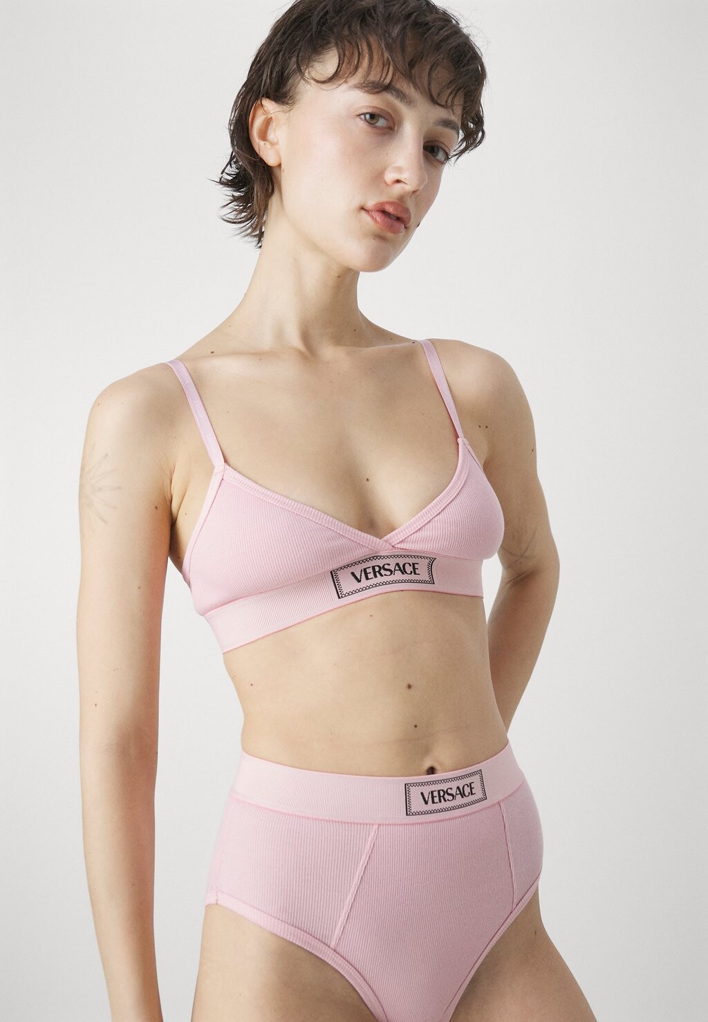 Бюстгальтер-треугольник Underwear Top Rib Elastic Canet Versace, светло-розовый
Бюстгальтер-треугольник Underwear Top Rib Elastic Canet Versace, светло-розовый