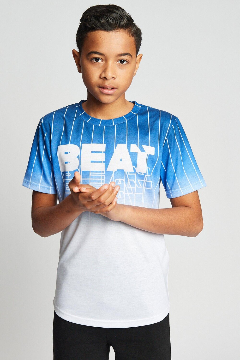 Футболка в полоску с надписью «Volley» Beat Boyz Club, синий 
Футболка в полоску с надписью «Volley» Beat Boyz Club, синий