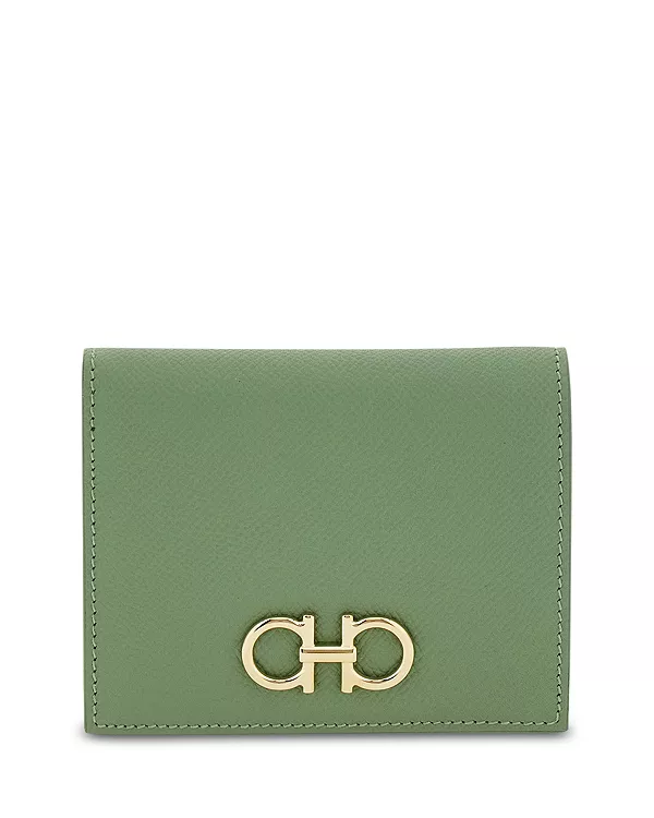 Компактный кожаный кошелек Gancini Ferragamo, зеленый
Компактный кожаный кошелек Gancini Ferragamo, зеленый