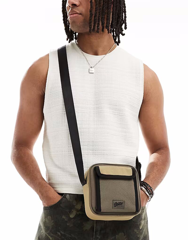 Маленькая сумка через плечо Pull&Bear цвета хаки
Маленькая сумка через плечо Pull&Bear цвета хаки