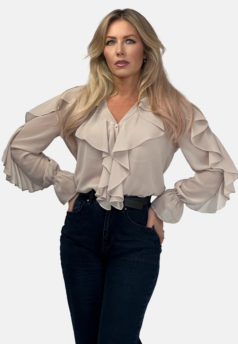 Блуза REGINA FASHION BUTTON-UP WITH RUFFLES, Beige
Блуза REGINA FASHION BUTTON-UP WITH RUFFLES, Beige