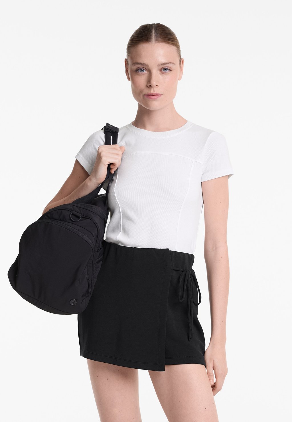 Спортивная сумка TECHNICAL WITH SIDE OYSHO, черный
Спортивная сумка TECHNICAL WITH SIDE OYSHO, черный