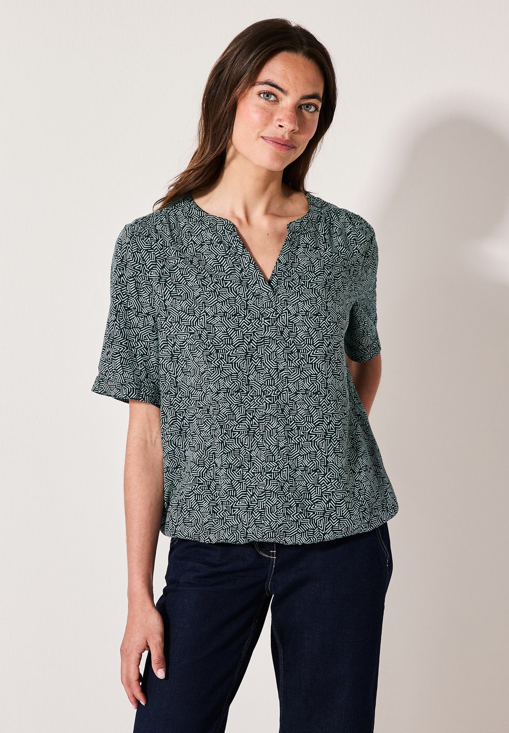 Блуза GEMUSTERTE Cecil, темно-зеленый
Блуза GEMUSTERTE Cecil, темно-зеленый