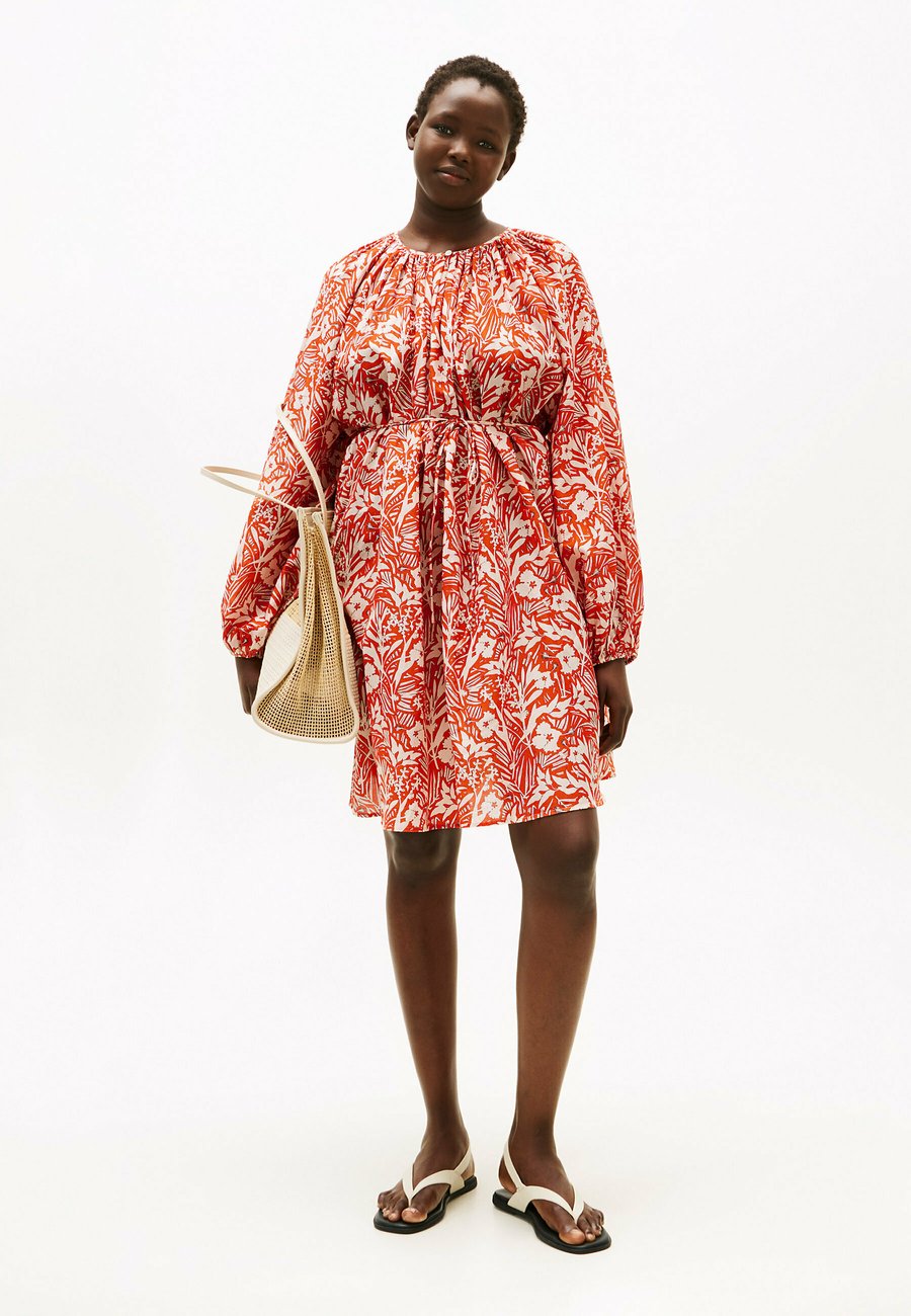 Платье Tommy Hilfiger Curve CURVE MINI , Tropical Floral Brilliant/Orange
Платье Tommy Hilfiger Curve CURVE MINI , Tropical Floral Brilliant/Orange