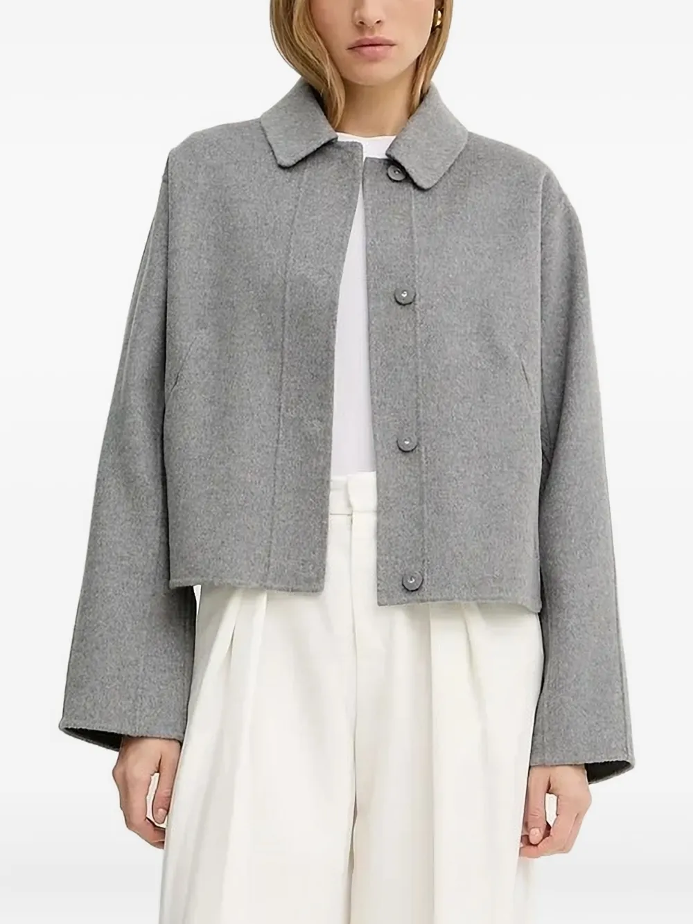 Укороченный жакет на пуговицах BOSS, серый
Укороченный жакет на пуговицах BOSS, серый