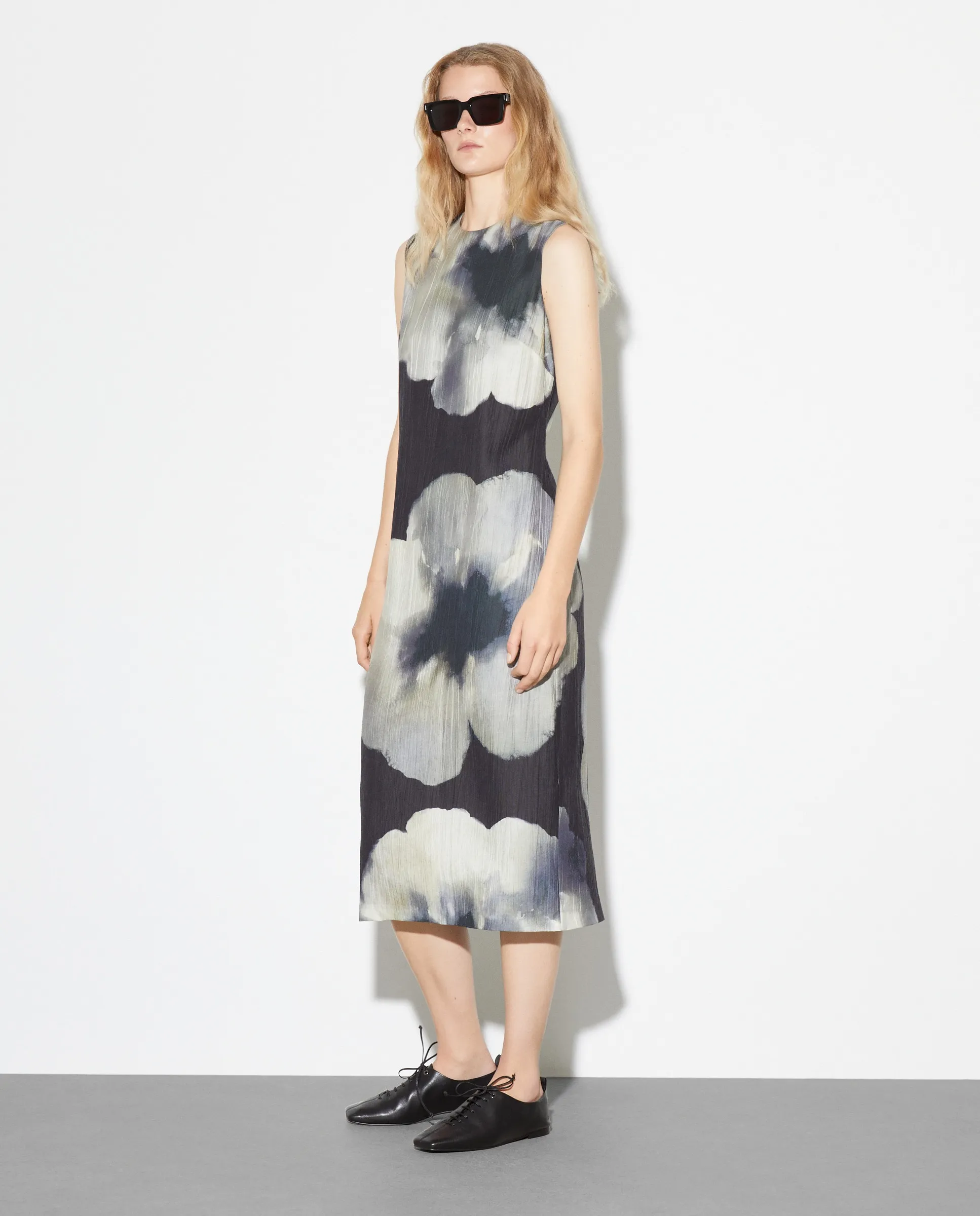 Цветочное платье без рукавов Woman El Corte Inglés, черный
Цветочное платье без рукавов Woman El Corte Inglés, черный