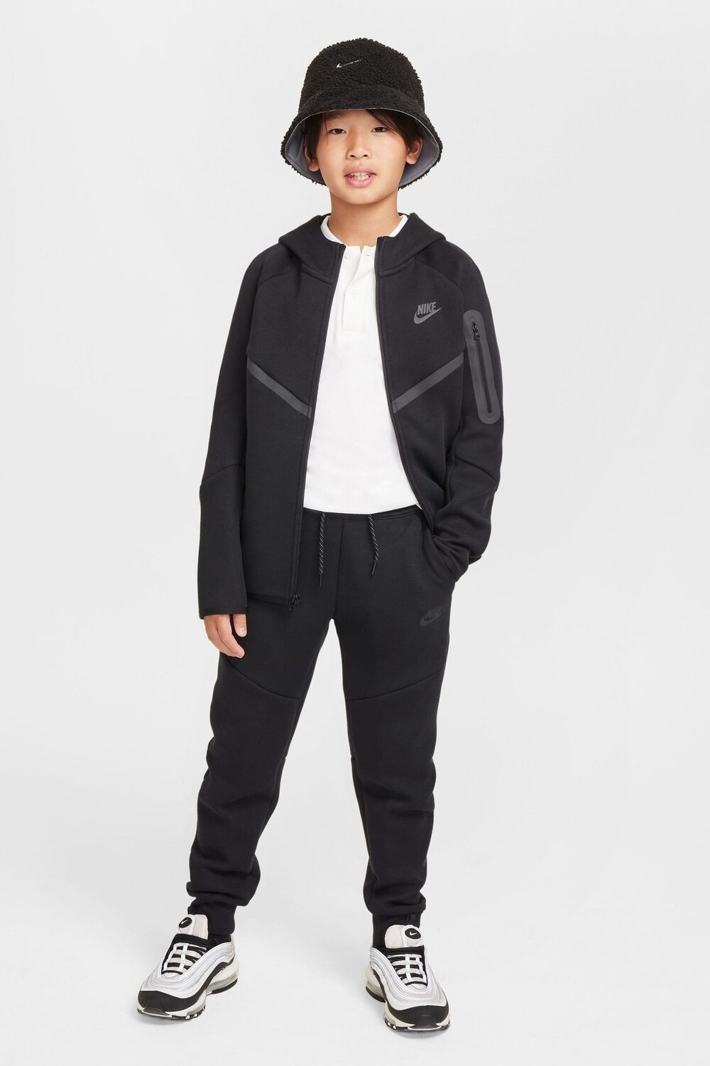 Толстовка с капюшоном из технологического флиса с застежкой молнией Nike, черный
Толстовка с капюшоном из технологического флиса с застежкой молнией Nike, черный