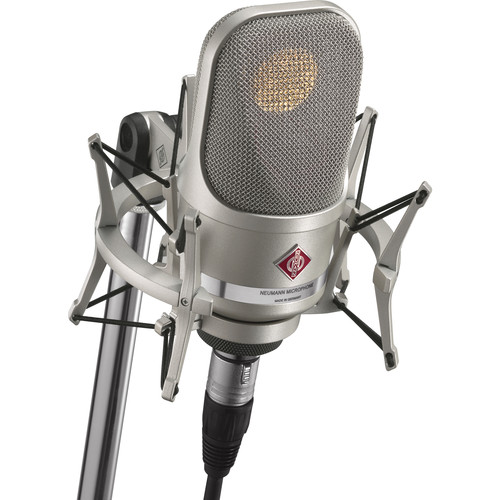 Многодиапазонный конденсаторный микрофон Neumann TLM 107 Studio Set с большой диафрагмой и амортизатором (никель) 
Многодиапазонный конденсаторный микрофон Neumann TLM 107 Studio Set с большой диафрагмой и амортизатором (никель)