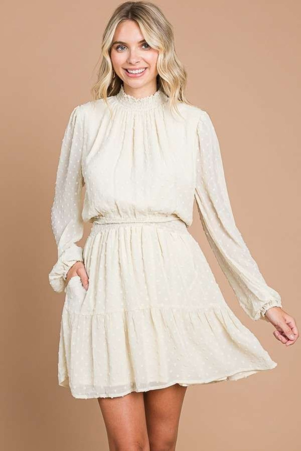 Мини-платье в горошек с карманами и воротником-стойкой FASHNZFAB, цвет ivory cream
Мини-платье в горошек с карманами и воротником-стойкой FASHNZFAB, цвет ivory cream