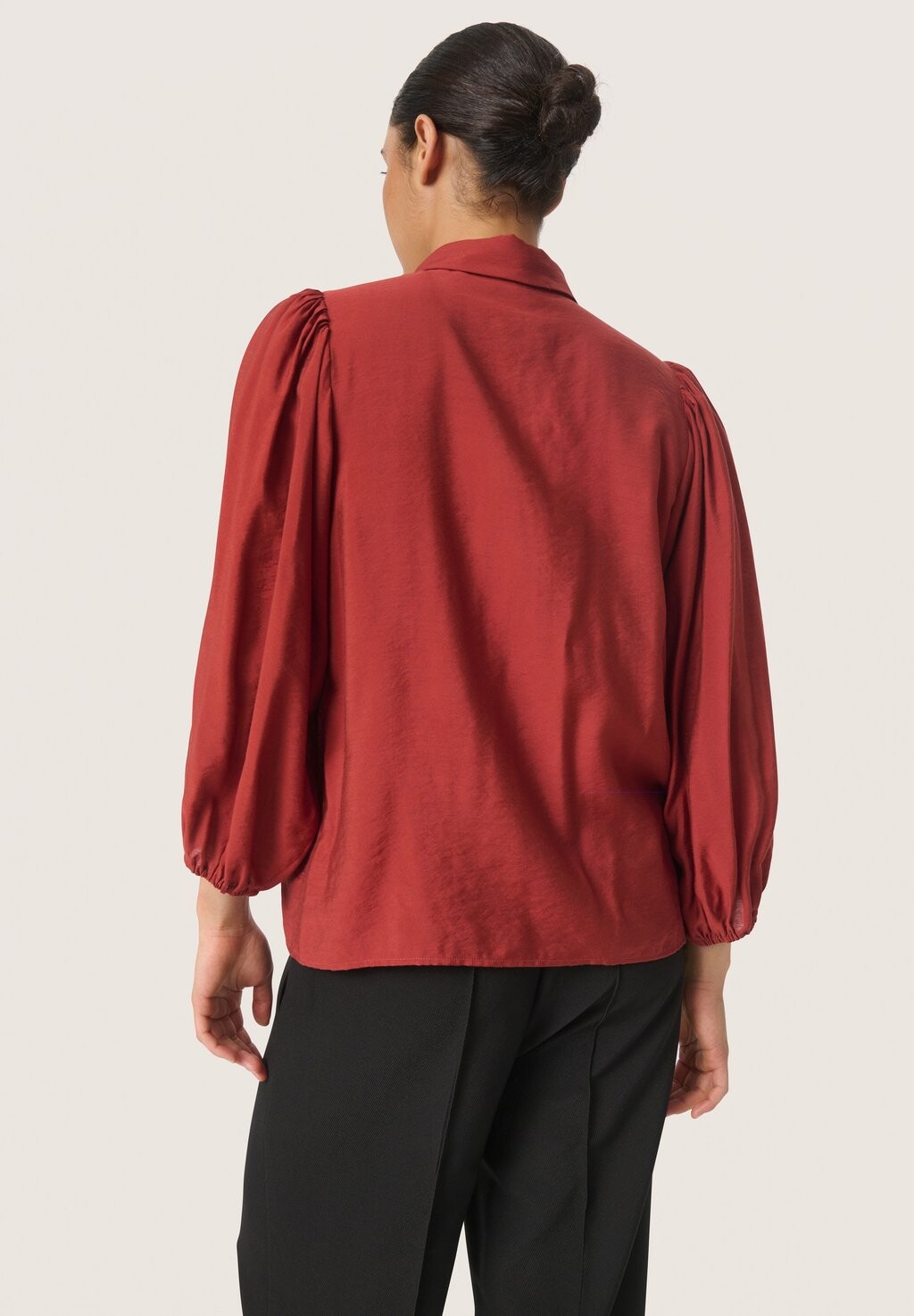 Блузка на пуговицах LEODORA STEFANI Soaked in Luxury, коричневый
Блузка на пуговицах LEODORA STEFANI Soaked in Luxury, коричневый