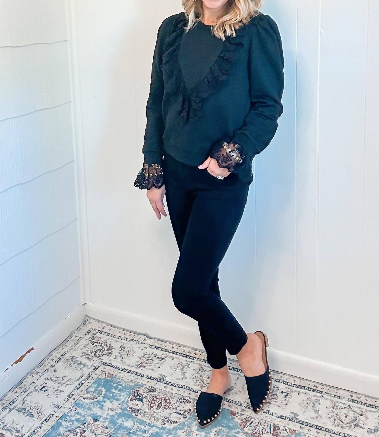 Кружевной топ черного цвета Stellah
Кружевной топ черного цвета Stellah