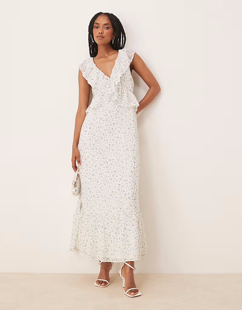 Платье макси Vila с оборками в мелкий голубой цветочный узор
Платье макси Vila с оборками в мелкий голубой цветочный узор