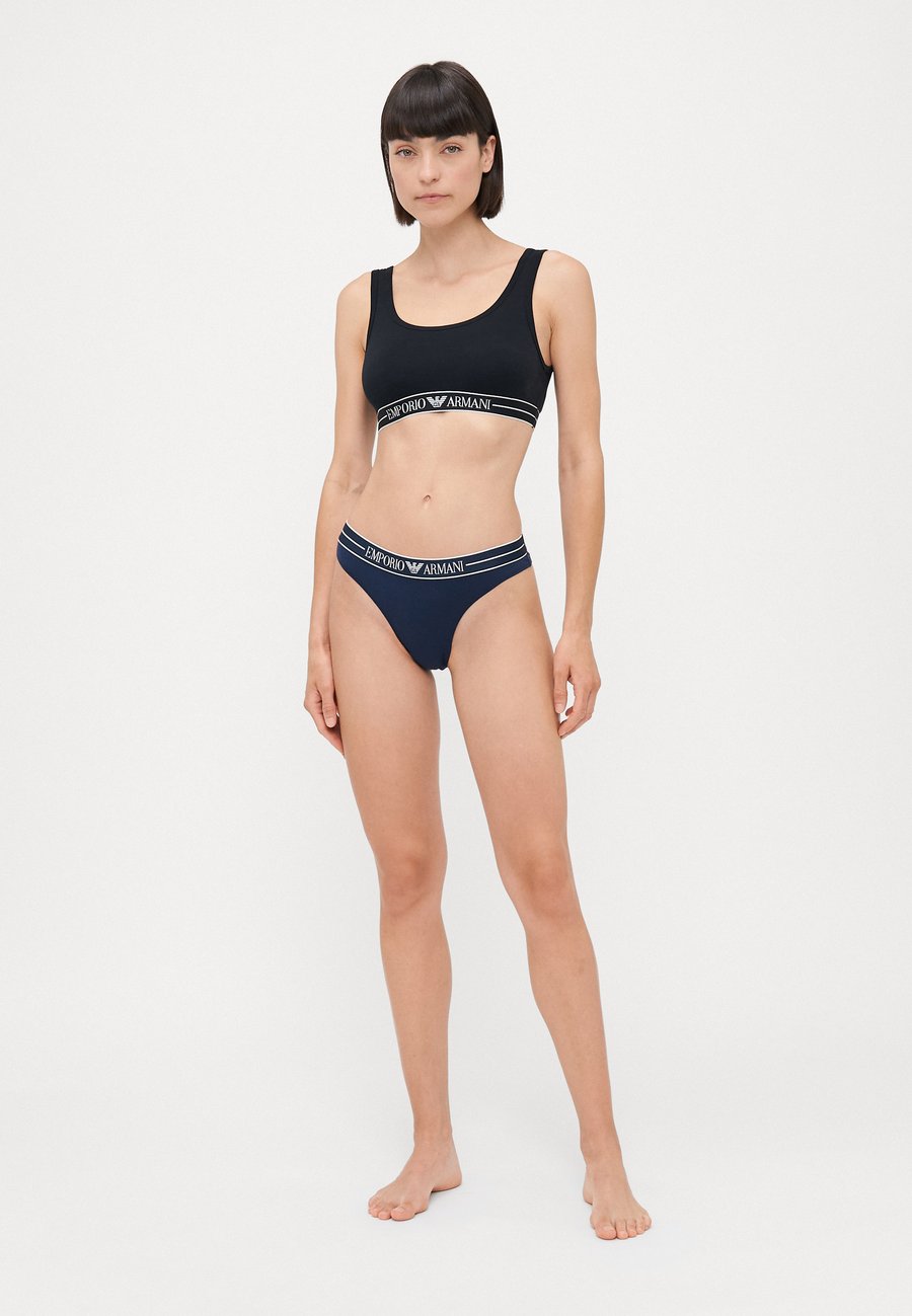 Брифы Emporio Armani PARTE BASSA BRAZILIAN 2 PACK , Marine/Dark Blue
Брифы Emporio Armani PARTE BASSA BRAZILIAN 2 PACK , Marine/Dark Blue