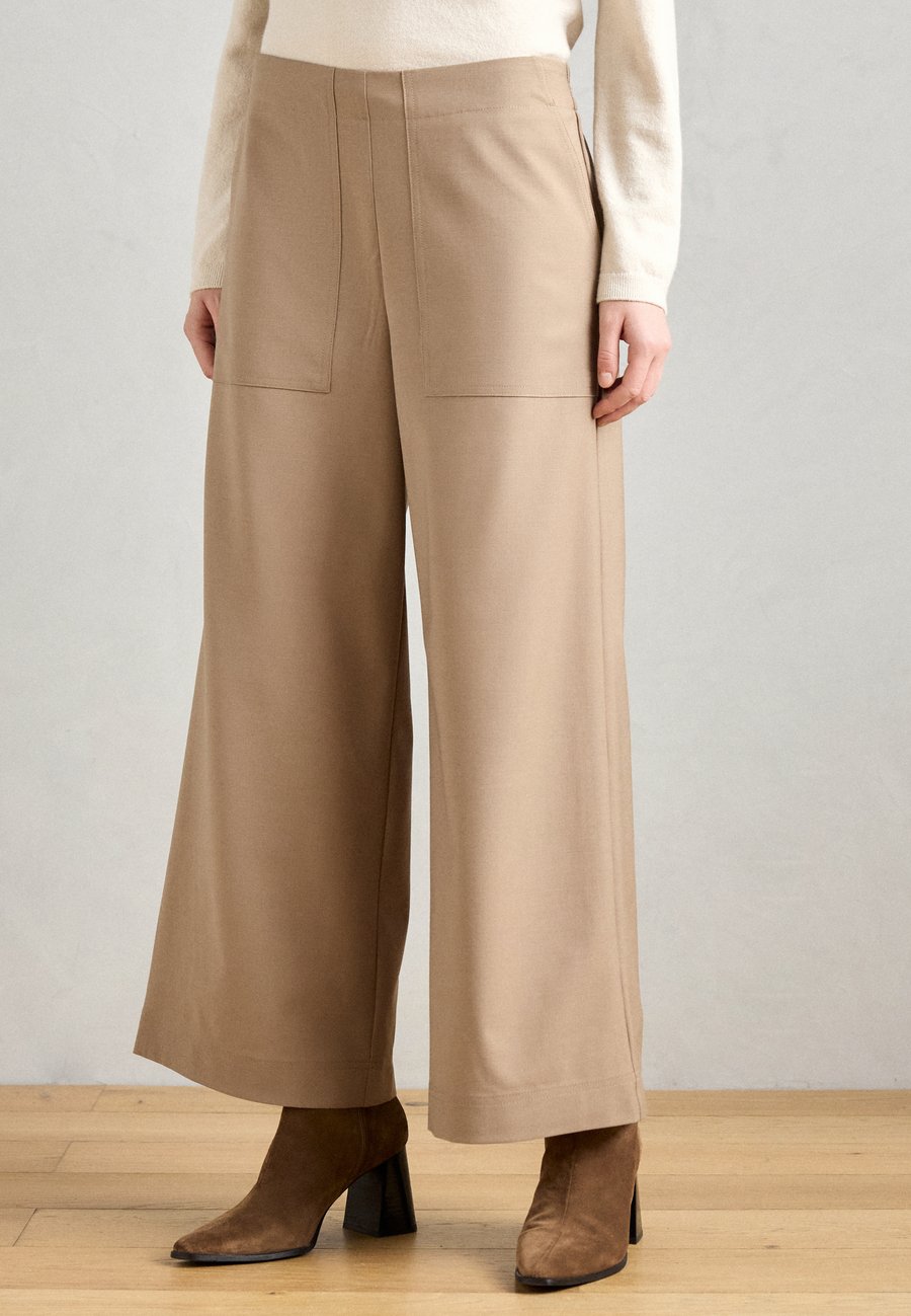 Брюки Marc O'Polo PANTS CULOTTE MEDIUM WAIST, ELASTIC AT BACK WAISTBAND POCKET DETAILS, Dusty Earth/Beige
Брюки Marc O'Polo PANTS CULOTTE MEDIUM WAIST, ELASTIC AT BACK WAISTBAND POCKET DETAILS, Dusty Earth/Beige