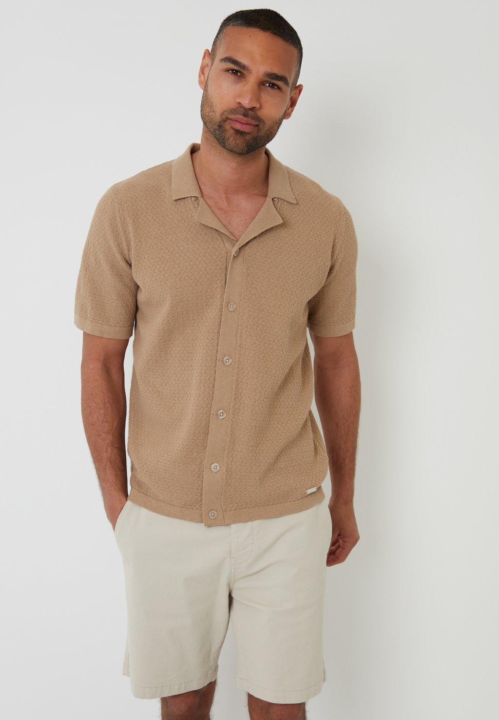 Рубашка TREDCROFT Threadbare, коричневый
Рубашка TREDCROFT Threadbare, коричневый