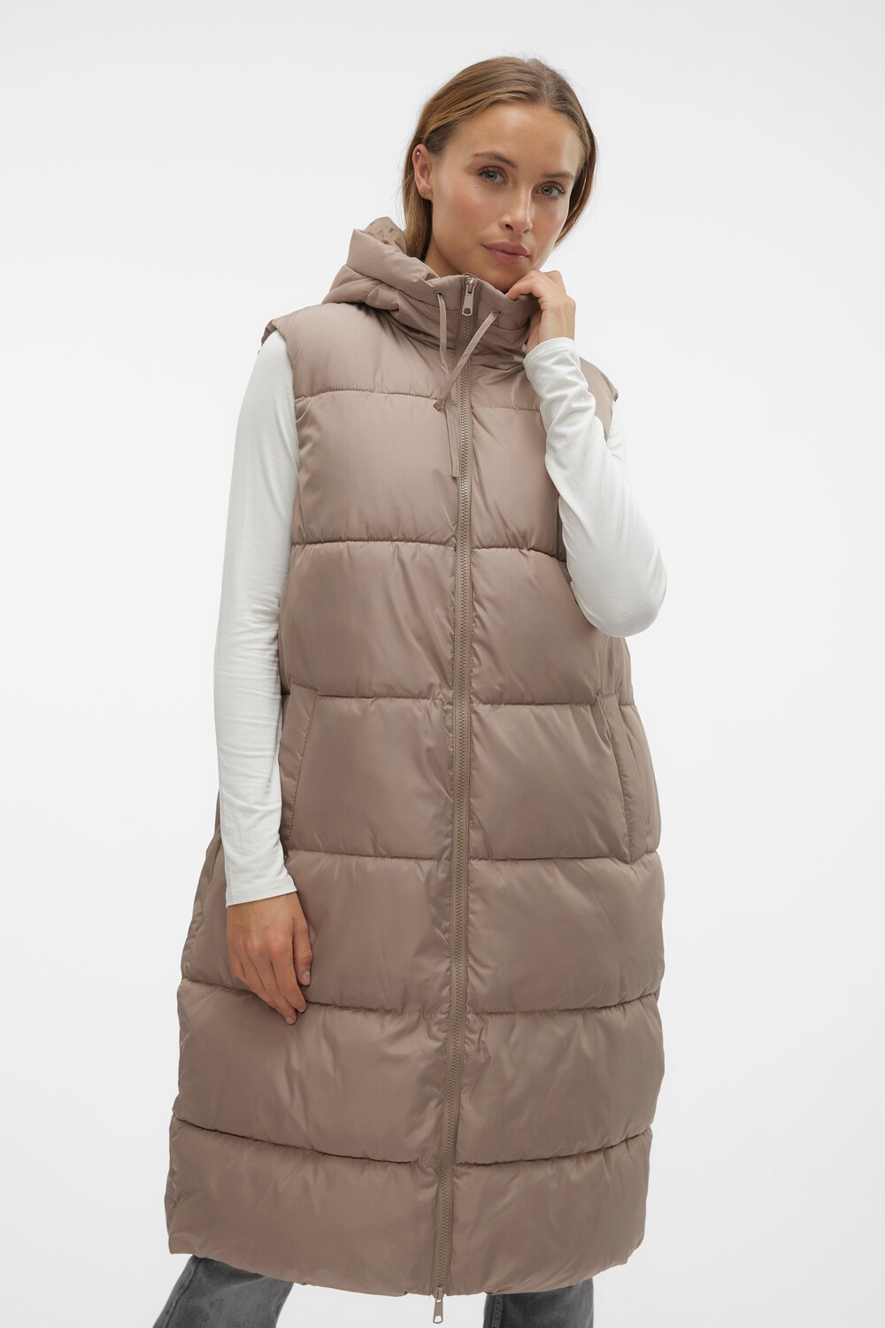 Утепленный удлиненный жилет без рукавов с капюшоном Vero Moda, серый
Утепленный удлиненный жилет без рукавов с капюшоном Vero Moda, серый