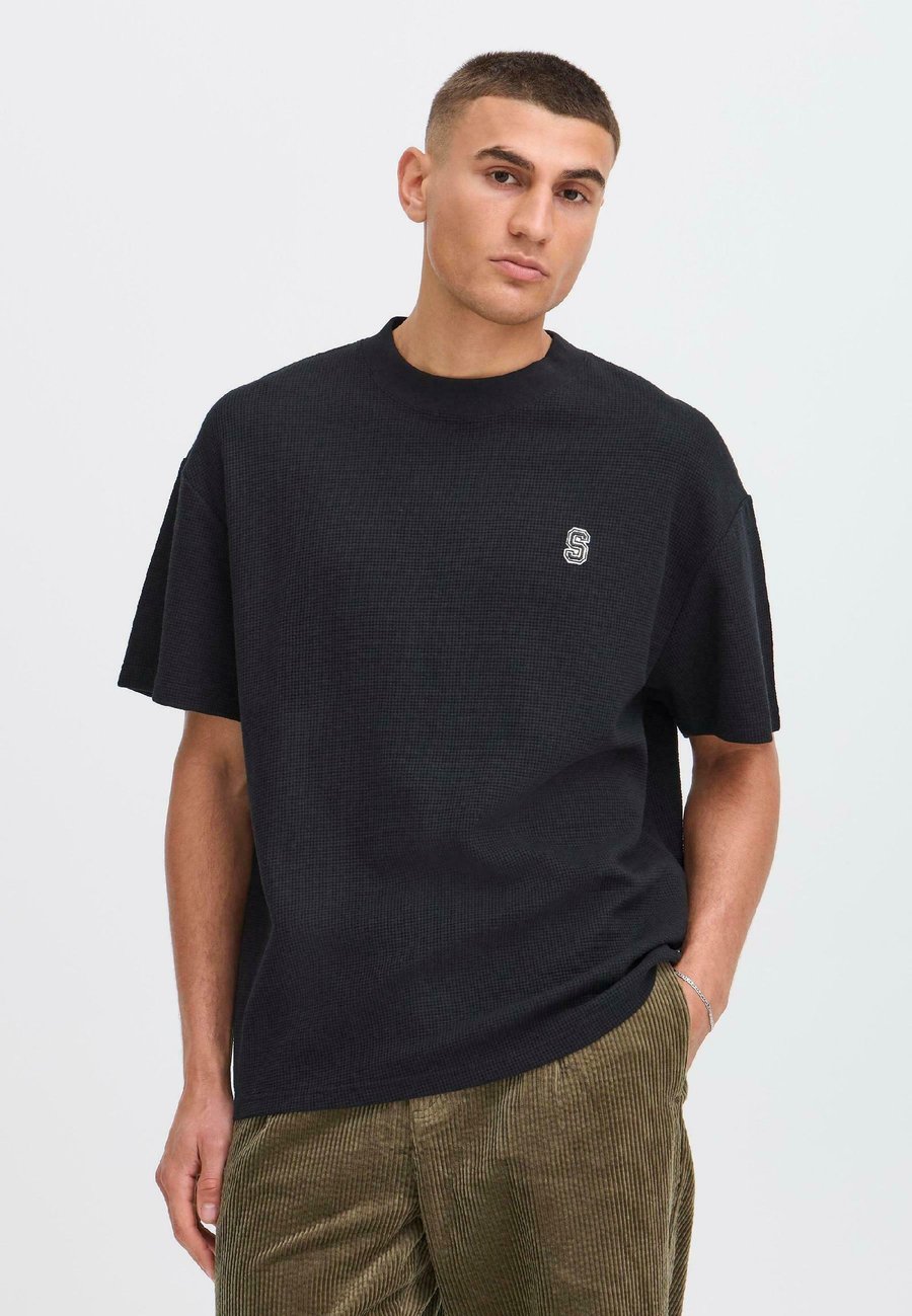 Футболка Solid SDRAUL, True Black/Black, Черный, Футболка Solid SDRAUL, True Black/Black
Футболка Solid SDRAUL, True Black/Black, Черный, Футболка Solid SDRAUL, True Black/Black