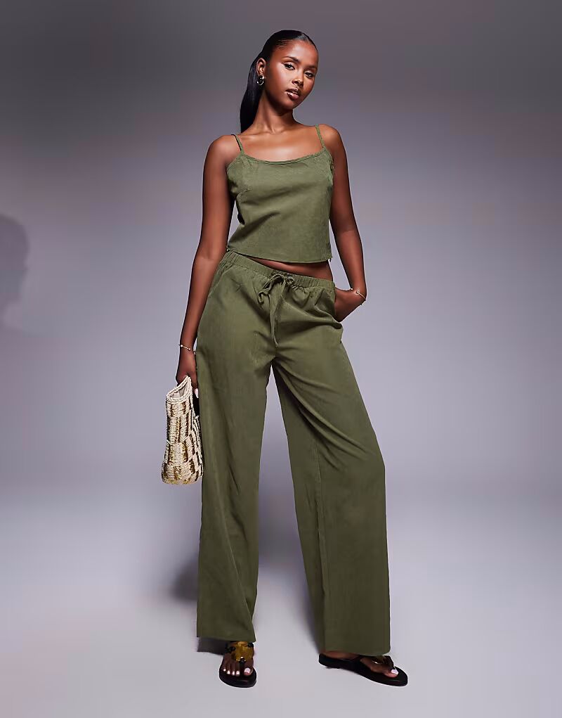 Принцесса Полли Пейджи, топ на бретельках и брюки-клеш с широкими штанинами, полный комплект цвета хаки
Принцесса Полли Пейджи, топ на бретельках и брюки-клеш с широкими штанинами, полный комплект цвета хаки