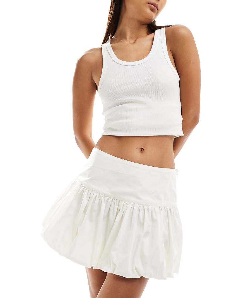 Белоснежная мини-юбка-баллон ASOS DESIGN с заниженной талией
Белоснежная мини-юбка-баллон ASOS DESIGN с заниженной талией