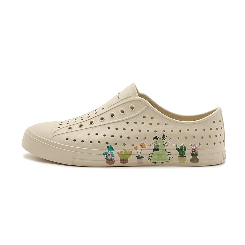 Native Shoes Блум Клогс Унисекс Экрю - Экрю | Садовник | Дух-Хранитель, цвет Ecru | Gardener | Guardian Spirit
Native Shoes Блум Клогс Унисекс Экрю - Экрю | Садовник | Дух-Хранитель, цвет Ecru | Gardener | Guardian Spirit