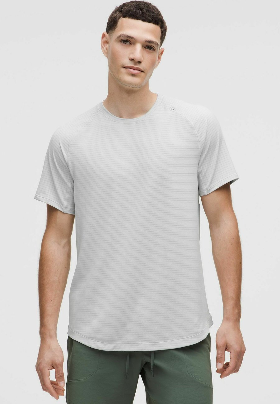 Футболка lululemon License to Train, Heathered Vapor/Grey
Футболка lululemon License to Train, Heathered Vapor/Grey