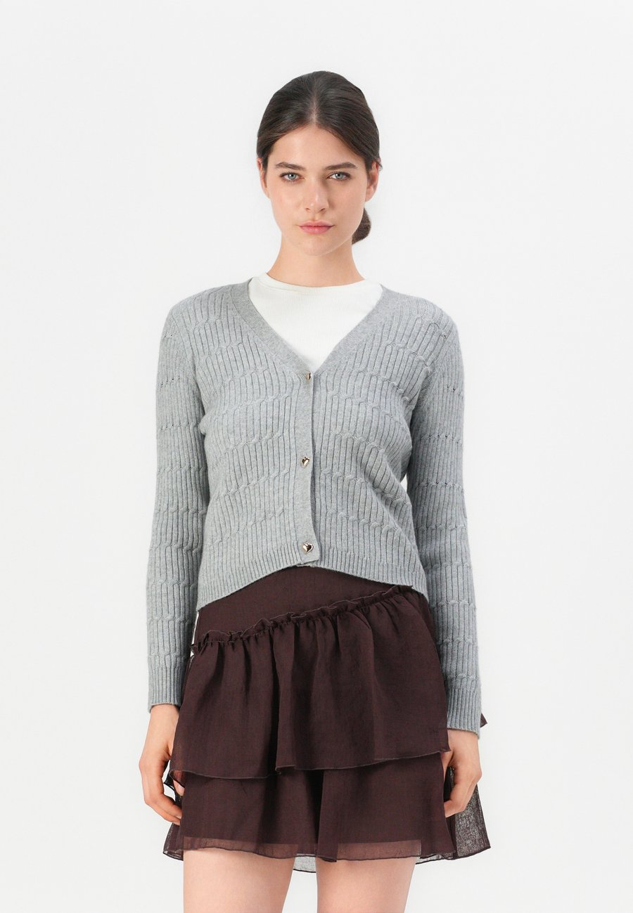 Кардиган ONLY ONLKATIA LIFE VNECK NOOS, Ultimate Grey/Grey
Кардиган ONLY ONLKATIA LIFE VNECK NOOS, Ultimate Grey/Grey