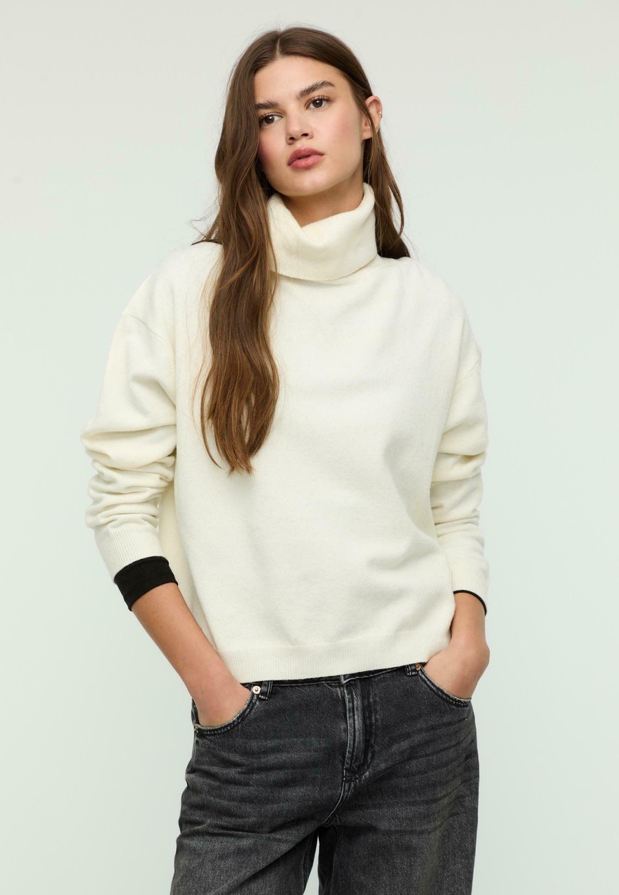 Джемпер Stradivarius HIGH NECK, White
Джемпер Stradivarius HIGH NECK, White