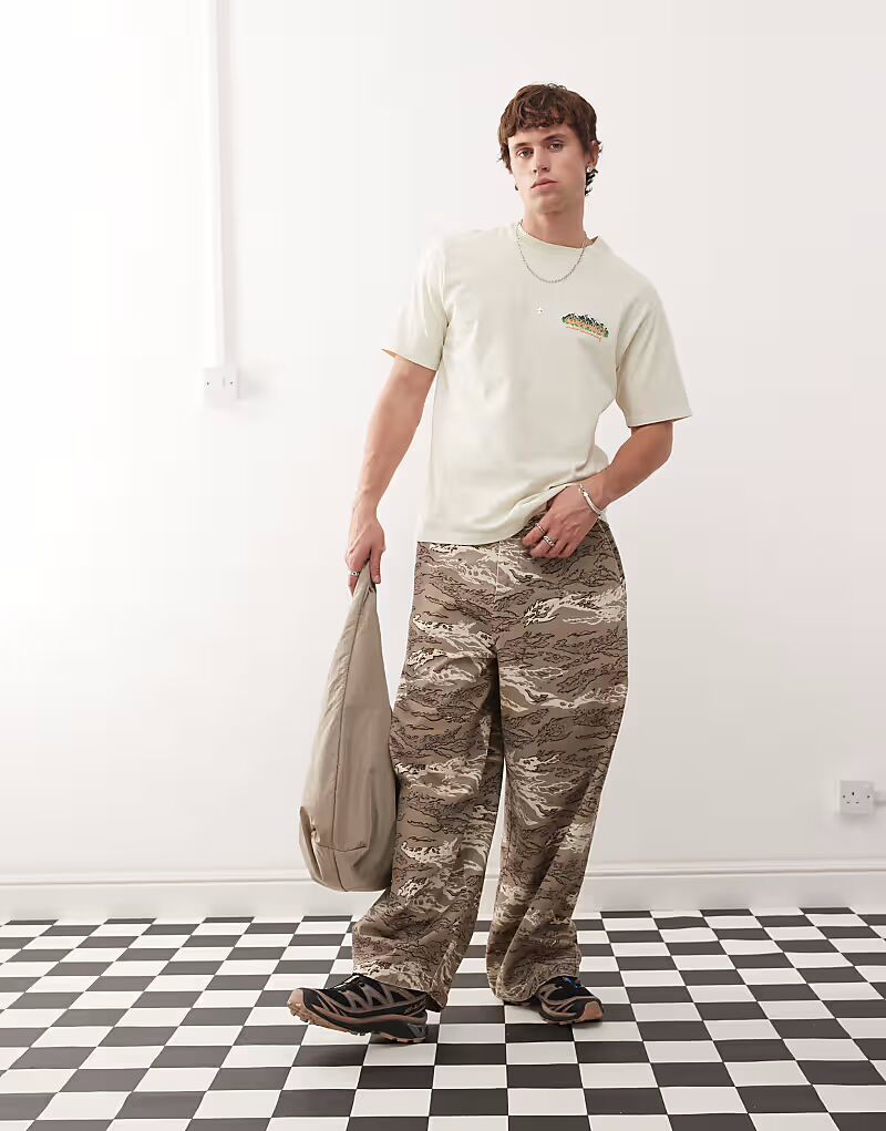 Футболка Gramicci с графическим принтом для альпинизма в натуральном цвете
Футболка Gramicci с графическим принтом для альпинизма в натуральном цвете