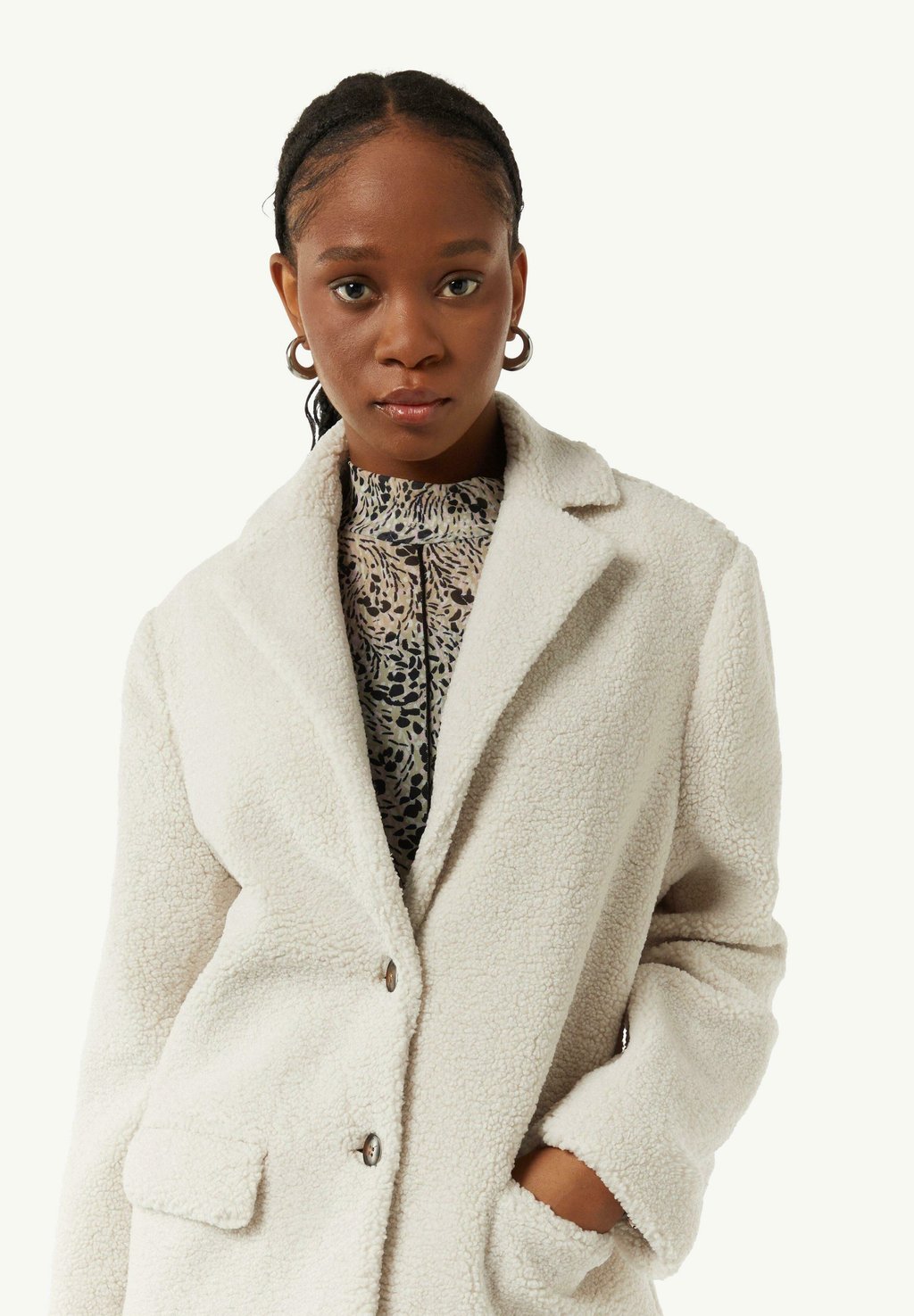 Короткое пальто MIT LOGOKNÖPFEN comma casual identity, песочный, Бежевый, Короткое пальто MIT LOGOKNÖPFEN comma casual identity, песочный
Короткое пальто MIT LOGOKNÖPFEN comma casual identity, песочный, Бежевый, Короткое пальто MIT LOGOKNÖPFEN comma casual identity, песочный