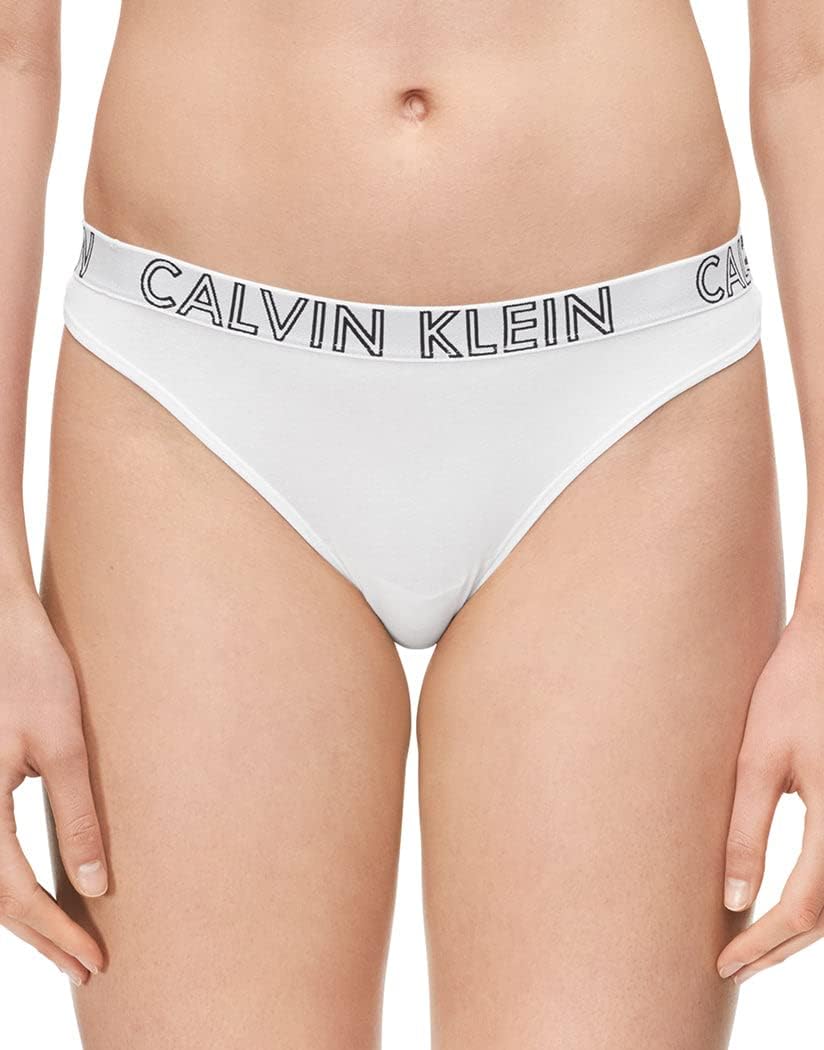 Женские хлопковые трусики-стринги Calvin Klein Ultimate, White
Женские хлопковые трусики-стринги Calvin Klein Ultimate, White