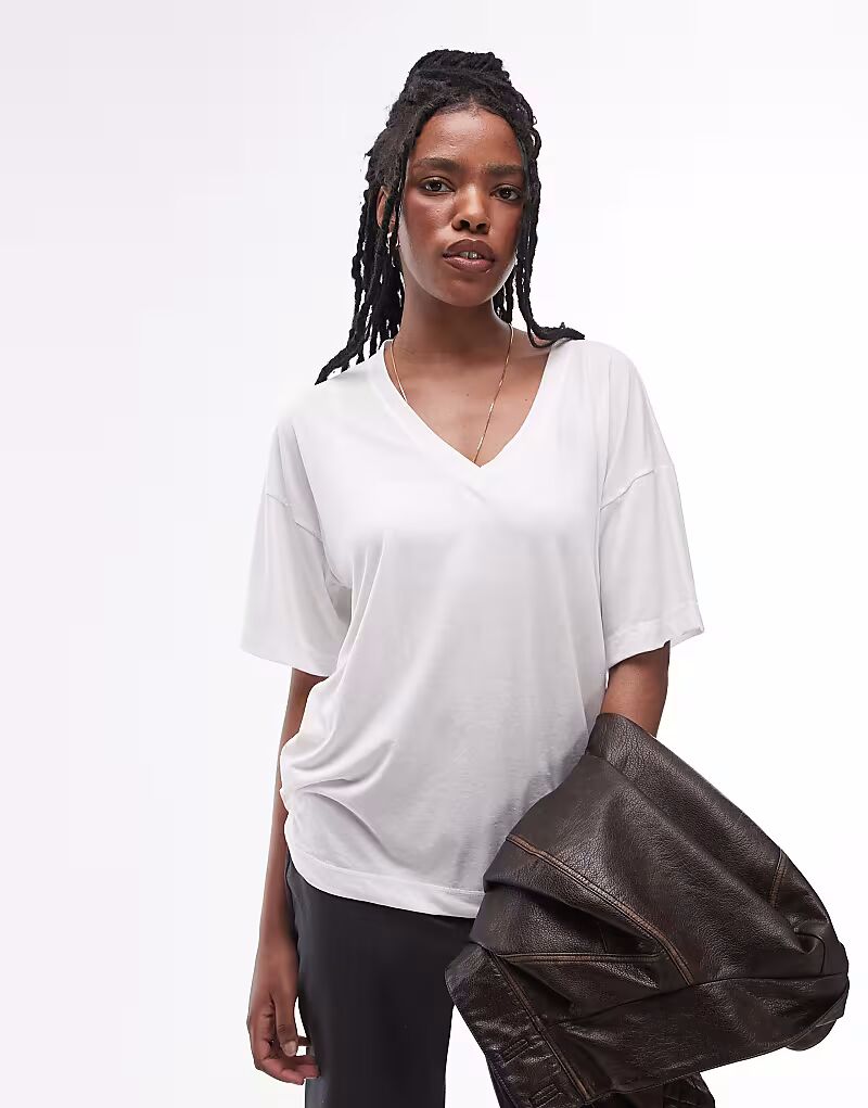 Свободная футболка Topshop с V-образным вырезом белого цвета
Свободная футболка Topshop с V-образным вырезом белого цвета