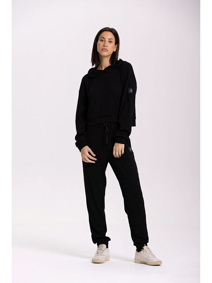 Onamaste Худи "Мика" черного цвета
Onamaste Худи "Мика" черного цвета