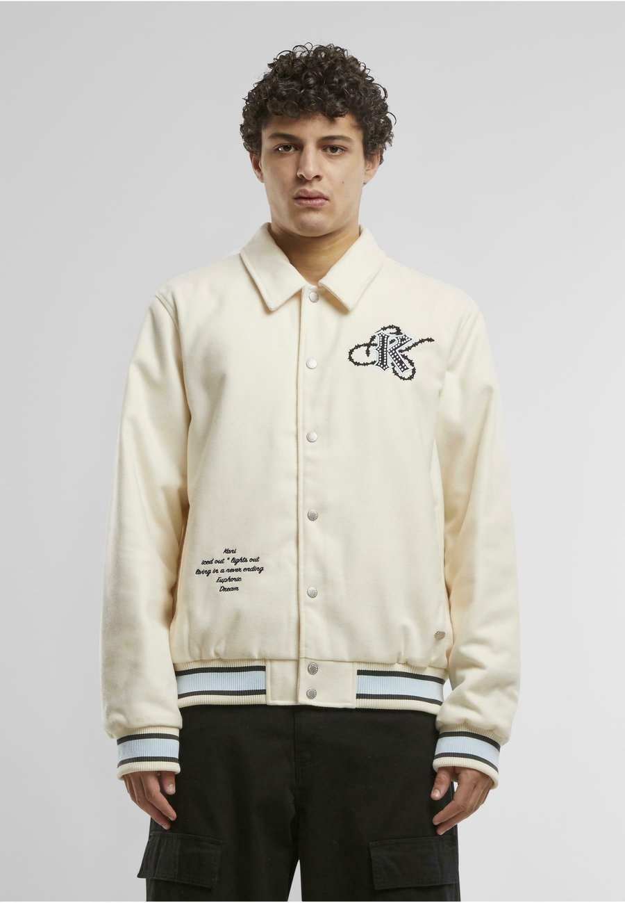 Куртка Karl Kani Bomber Jacket, Offwhite Lightblue/Beige
Куртка Karl Kani Bomber Jacket, Offwhite Lightblue/Beige