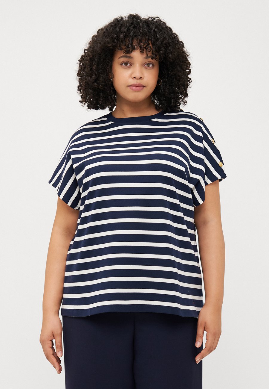 Футболка Tommy Hilfiger Curve BUTTON TEE, Dark Night Navy/Ivory/Dark Blue
Футболка Tommy Hilfiger Curve BUTTON TEE, Dark Night Navy/Ivory/Dark Blue