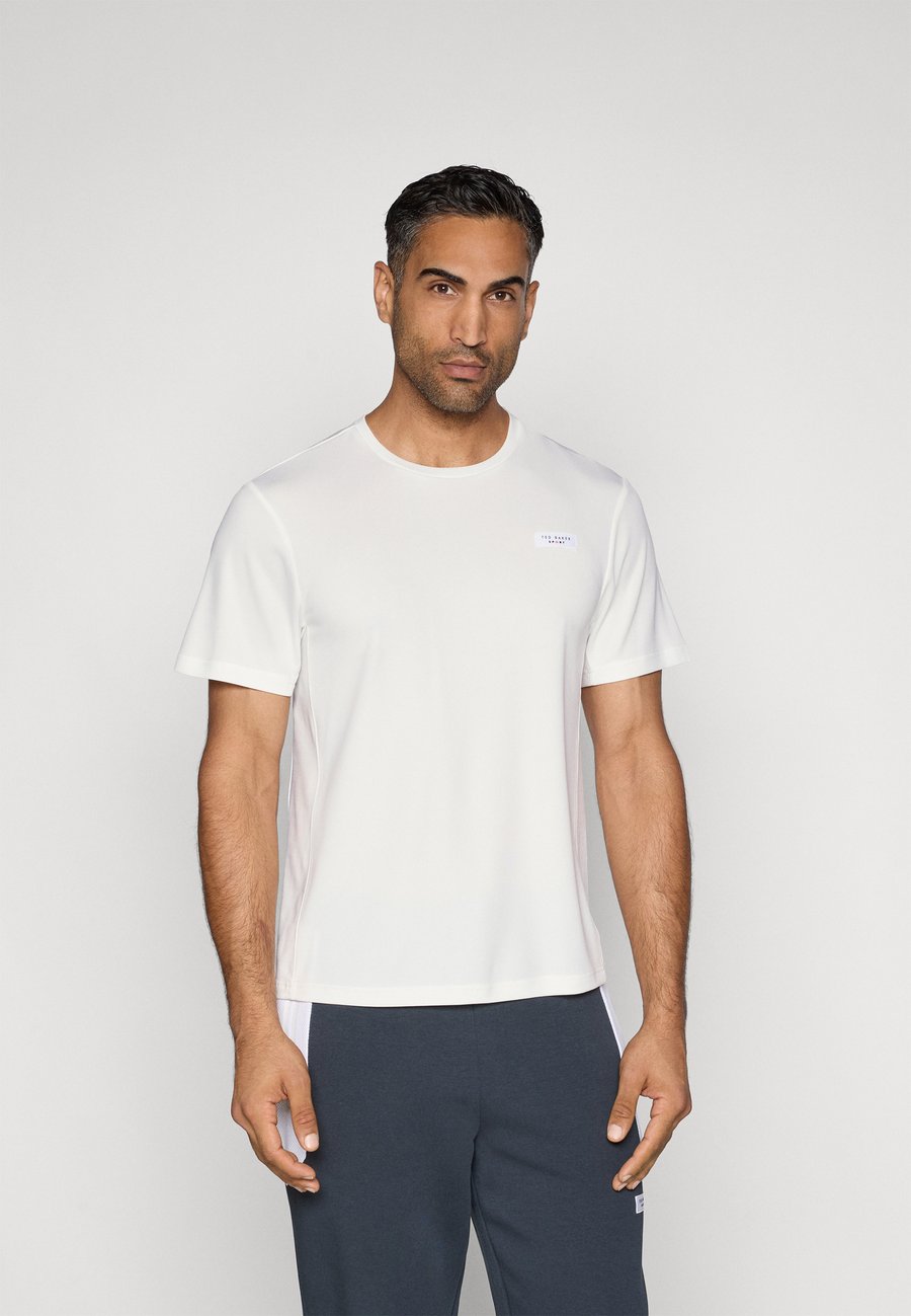 Футболка Ted Baker Sports IDRIS, White, Белый, Футболка Ted Baker Sports IDRIS, White
Футболка Ted Baker Sports IDRIS, White, Белый, Футболка Ted Baker Sports IDRIS, White