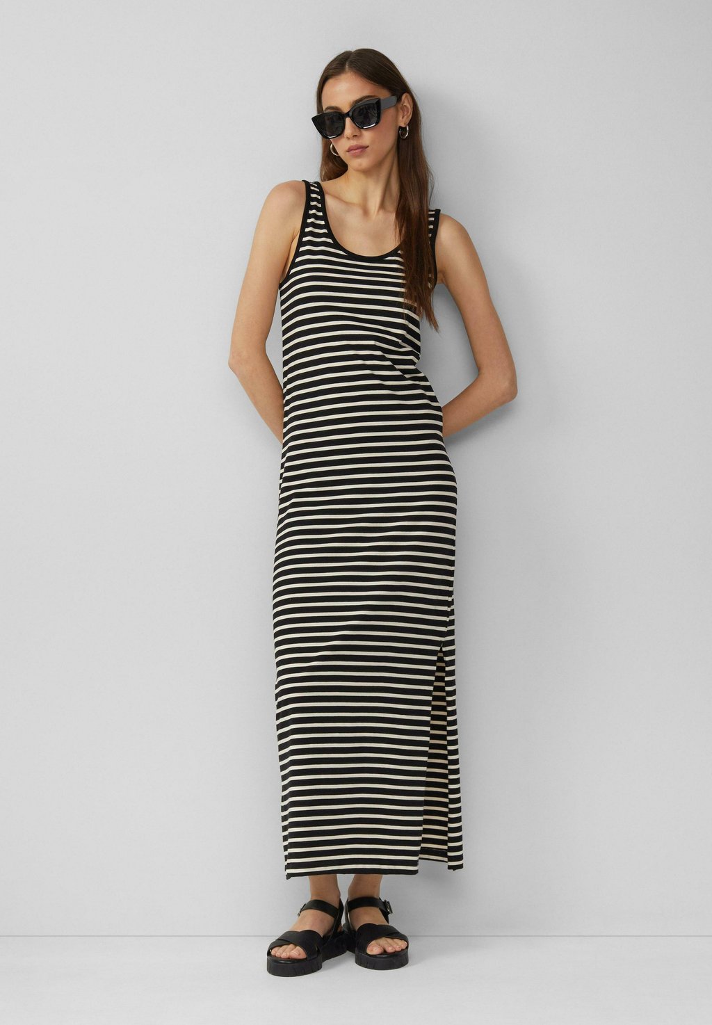 Платье из джерси LANGES MIT STREIFEN - Maxi dress QS, черный
Платье из джерси LANGES MIT STREIFEN - Maxi dress QS, черный