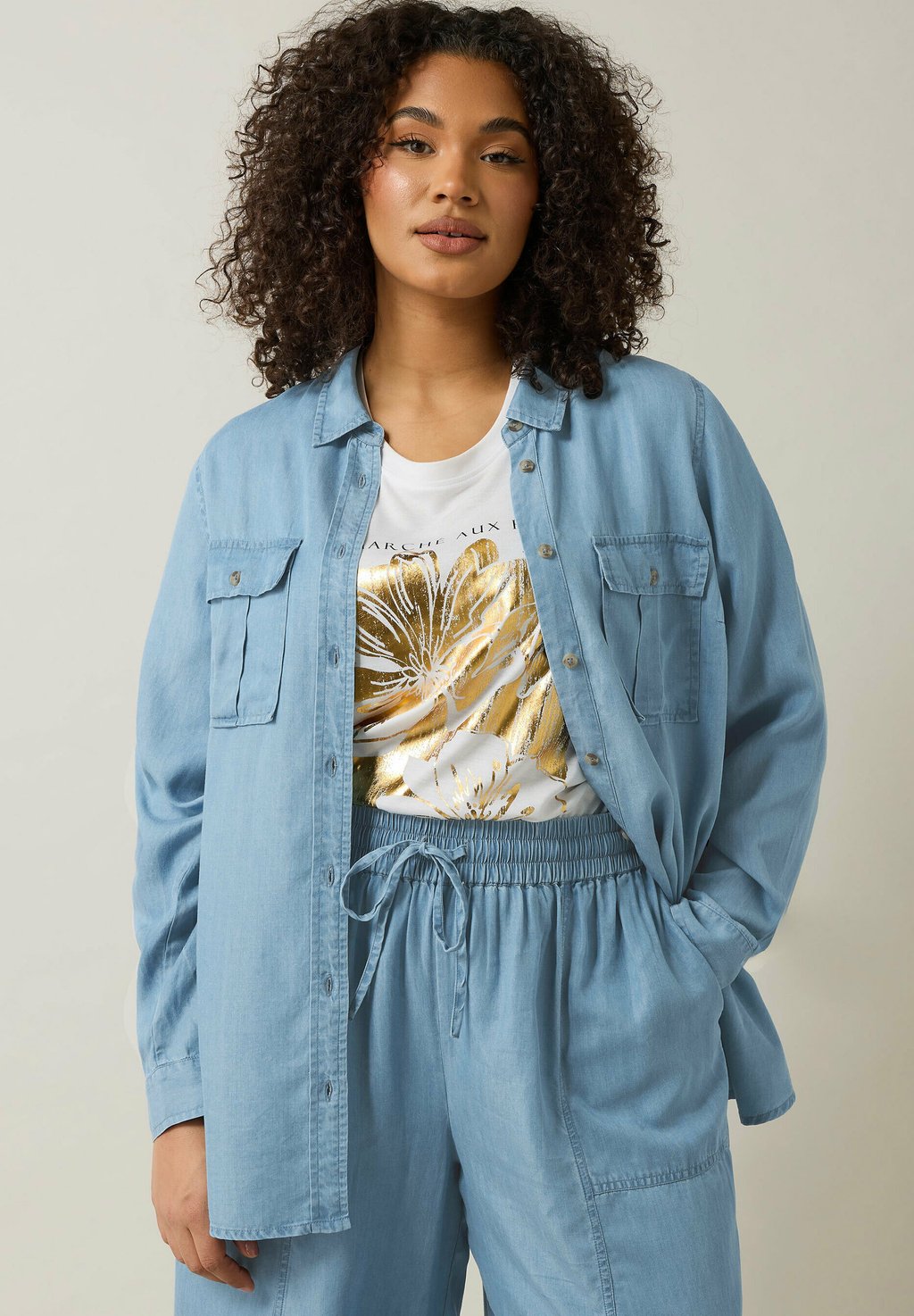 Блузка на пуговицах Evans, светло-голубой
Блузка на пуговицах Evans, светло-голубой