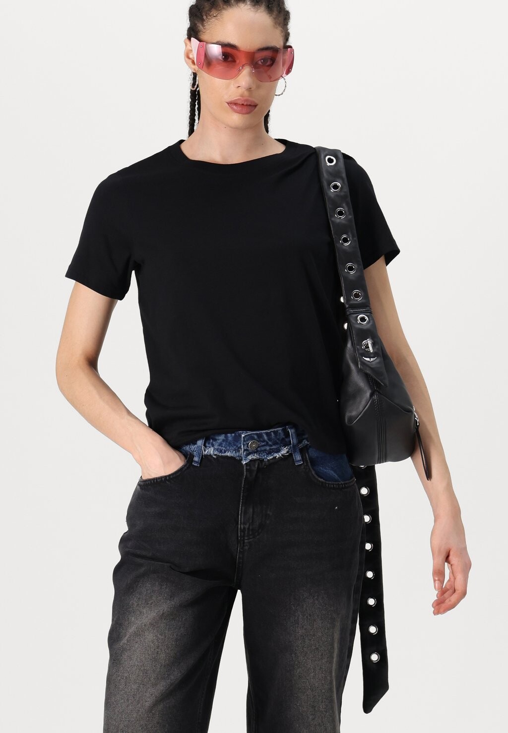 Базовая футболка ESSENCE Weekday, черный
Базовая футболка ESSENCE Weekday, черный