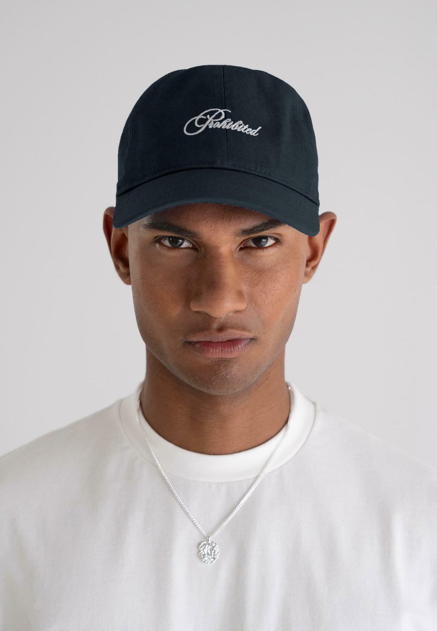 Бейсболка PROHIBITED Cap, Navy/Dark Blue
Бейсболка PROHIBITED Cap, Navy/Dark Blue