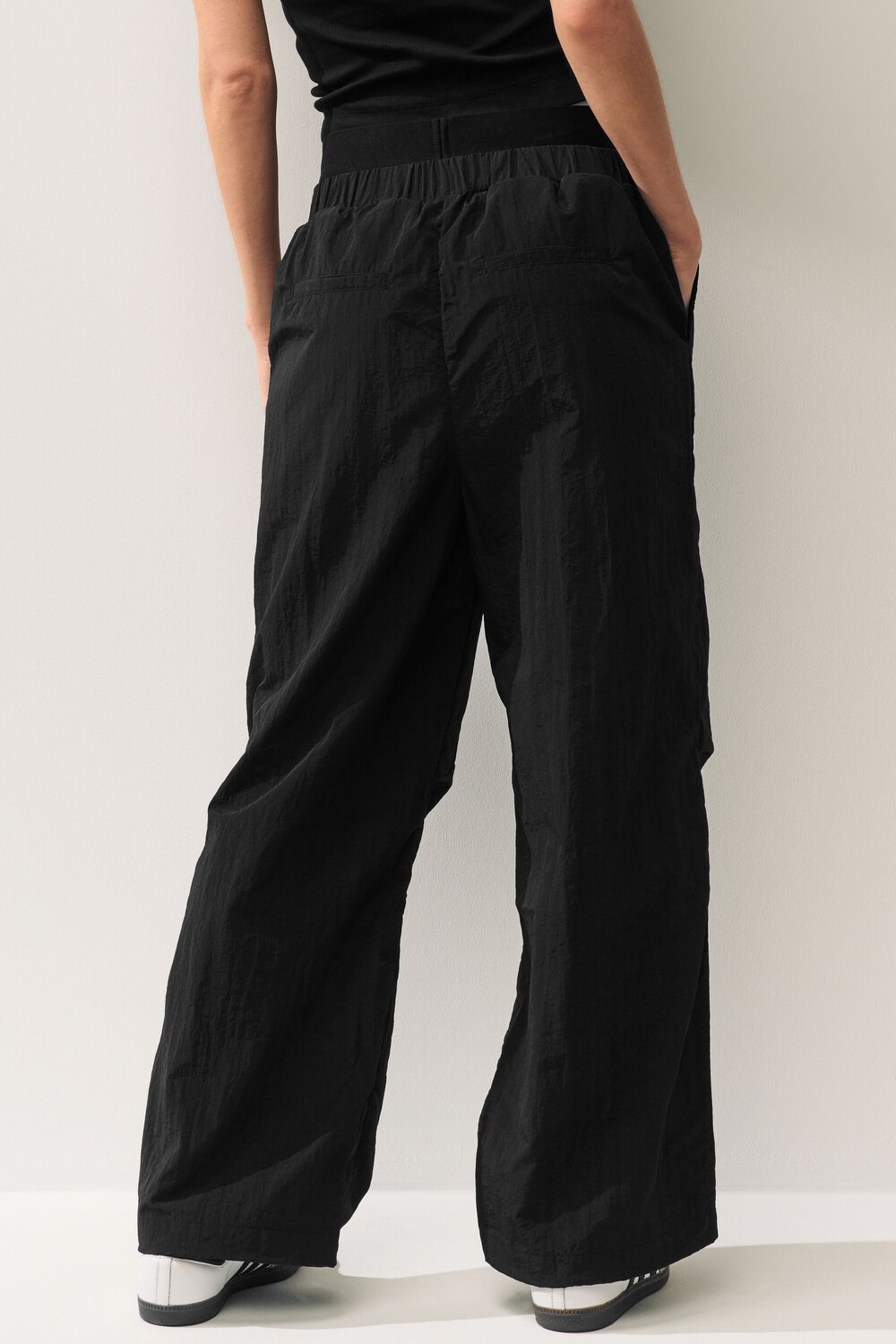 Нейлоновые брюки Next, черный
Нейлоновые брюки Next, черный