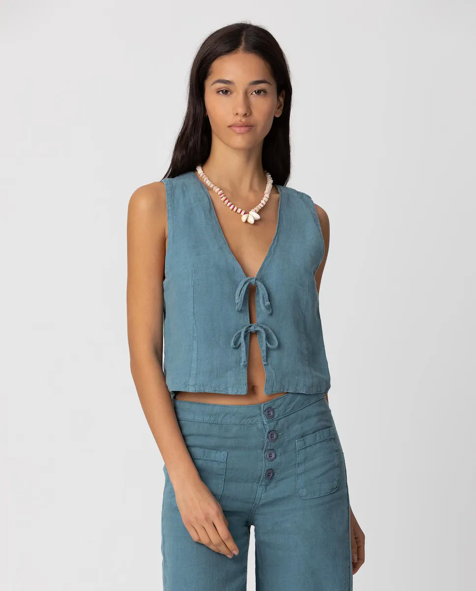 Женский льняной топ без рукавов с завязкой Noon, синий
Женский льняной топ без рукавов с завязкой Noon, синий