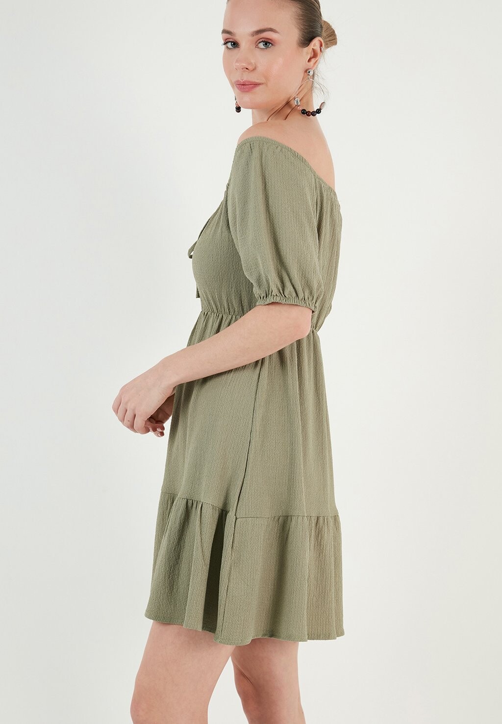 Повседневное платье REGULAR FIT LELA, оливково-зеленый
Повседневное платье REGULAR FIT LELA, оливково-зеленый
