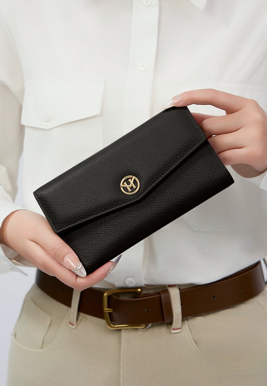 Кошелек Victoria Hyde MONA, Schwarz/Black
Кошелек Victoria Hyde MONA, Schwarz/Black