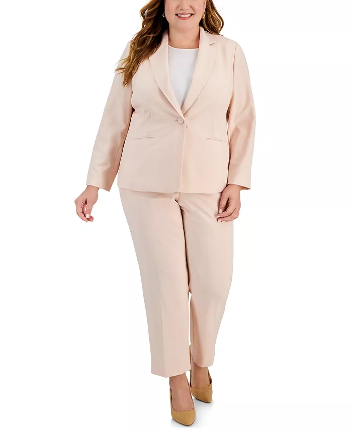 Женский костюм с брюками и пиджаком с вырезными лацканами Plus Le Suit, розовый
Женский костюм с брюками и пиджаком с вырезными лацканами Plus Le Suit, розовый