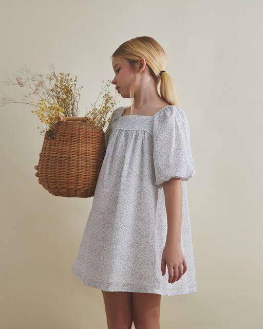 Платье для девочки с принтом и пышными рукавами Dadati, серый
Платье для девочки с принтом и пышными рукавами Dadati, серый